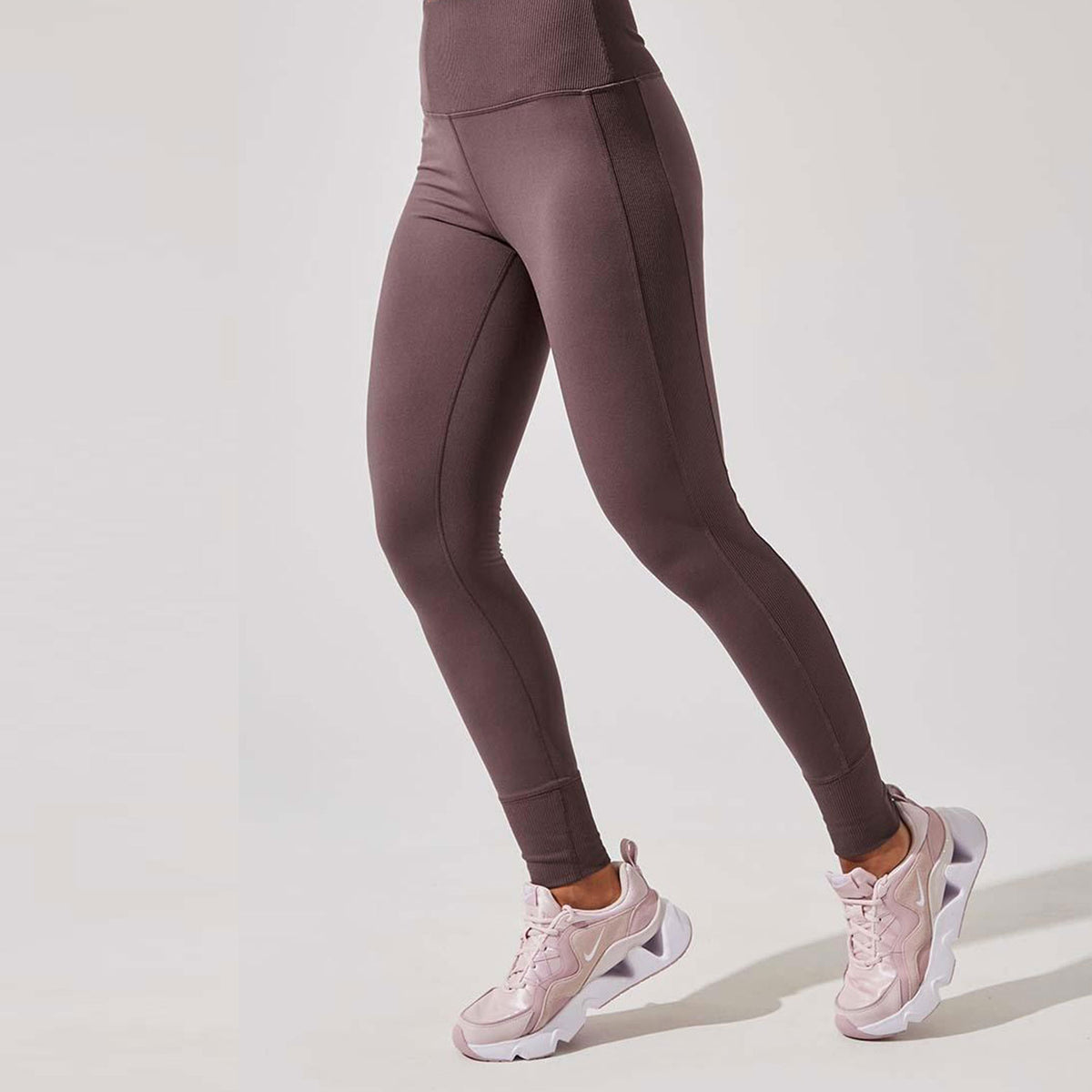 Sporty & Rich - Runner High Waisted Leggings in Cream and Black – stoy